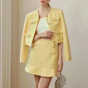 Yellow Elegant Women's Solid Textured Flap Pocket Crop Jacket